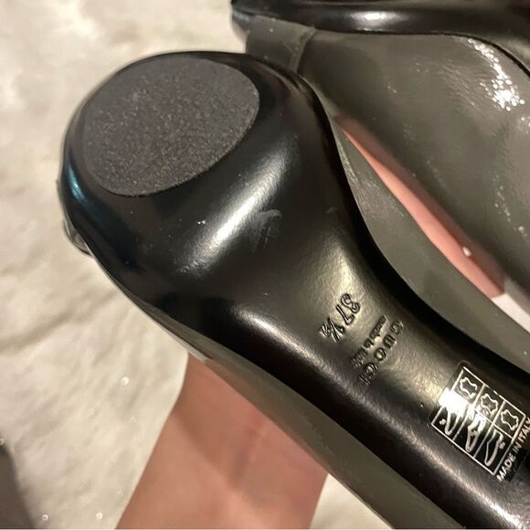 GUCCI Grey Patent GG Marmont Disco Dollar Peep Toe Heels sz. 37.5 - Picture 9 of 10